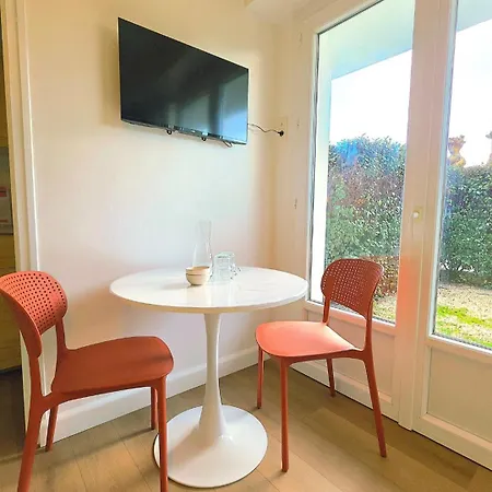 Gilles Croix De Vie Avec Jardinet Entre Plage, Et Port *