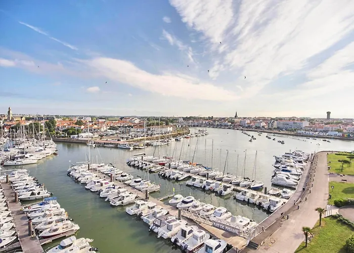 Gilles Croix De Vie Avec Jardinet Entre Plage, Et Port