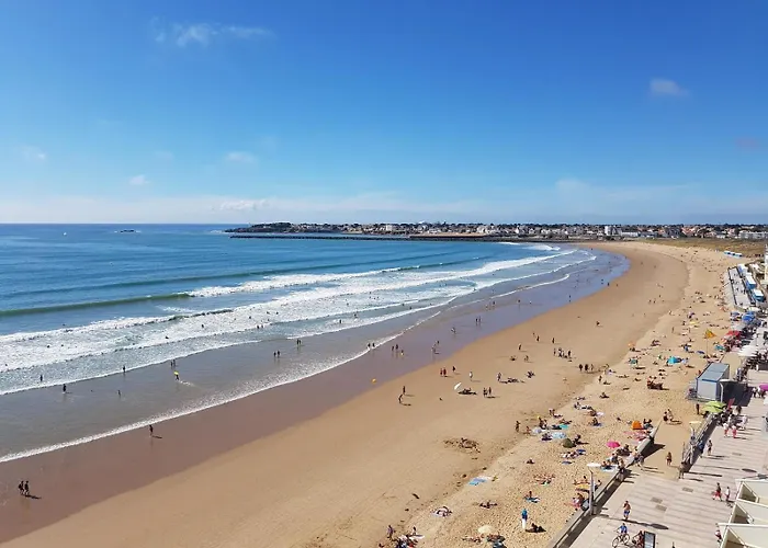 Gilles Croix De Vie Avec Jardinet Entre Plage, Et Port アパート